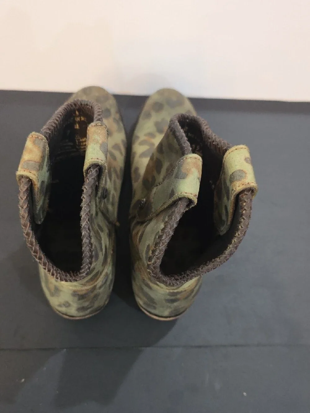 LIBERTY Black Green Leopard Print Ankle Booties Women's Size 7